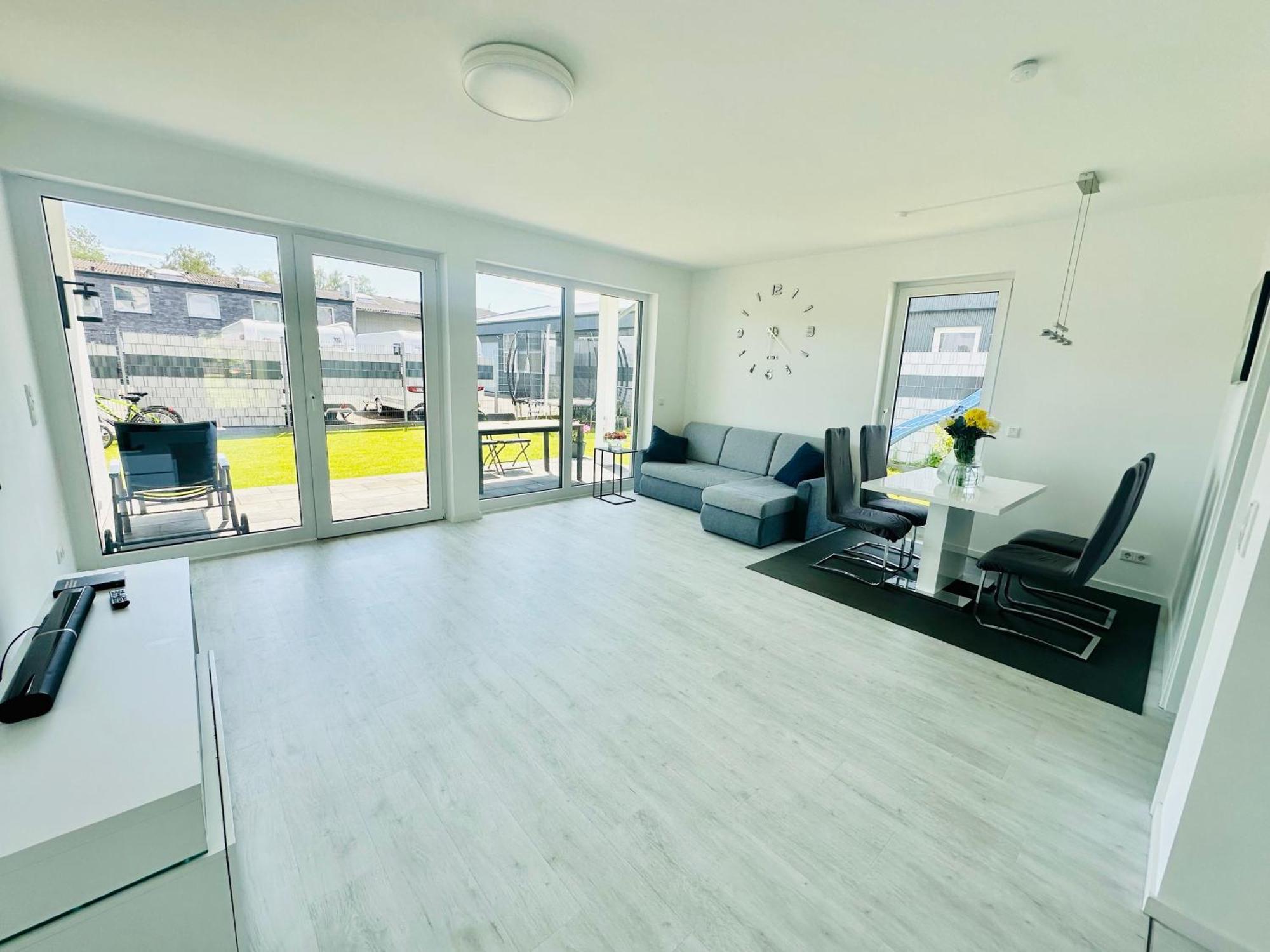 Neue Doppelhaushaelfte Mit Terrasse, Balkon Und Garten Remscheid Buitenkant foto